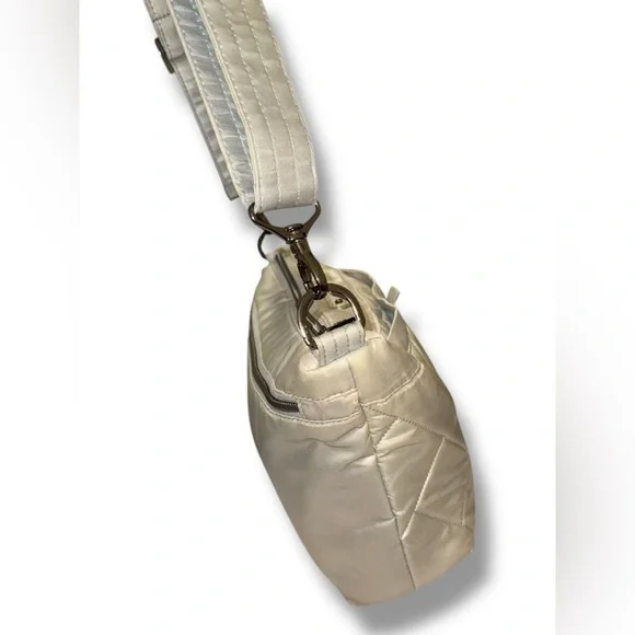 🤍Lug Flare 2 Crossbody bag with 2 straps Silver Quilted RFID - Picture 5 of 15